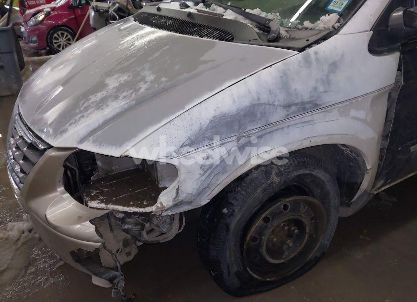 Photo 6 of 2006 Chrysler Town & COUNTRY LX (VIN 2A4GP44R76R622968)