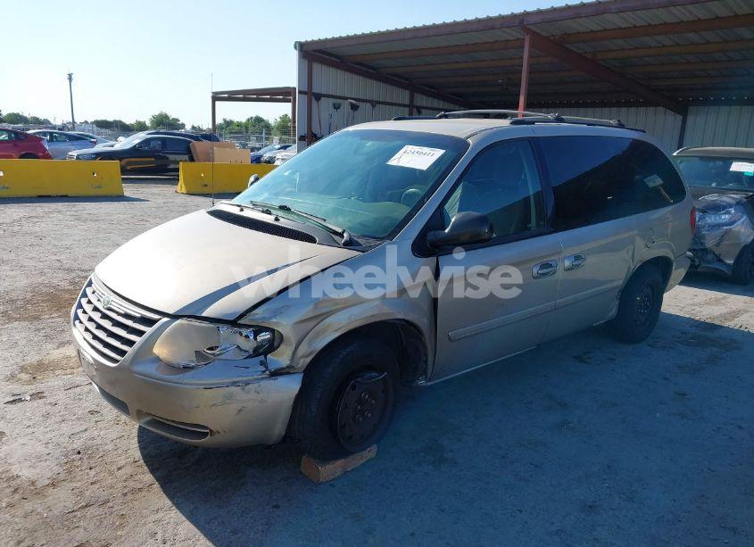 Photo 2 of 2006 Chrysler Town & COUNTRY LX (VIN 2A4GP44RX6R704158)