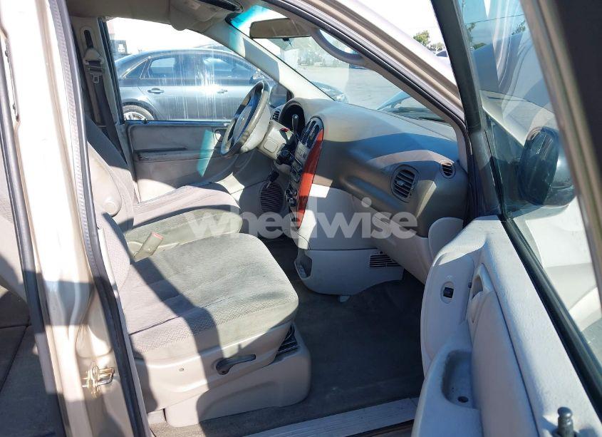 Photo 5 of 2006 Chrysler Town & COUNTRY LX (VIN 2A4GP44RX6R704158)