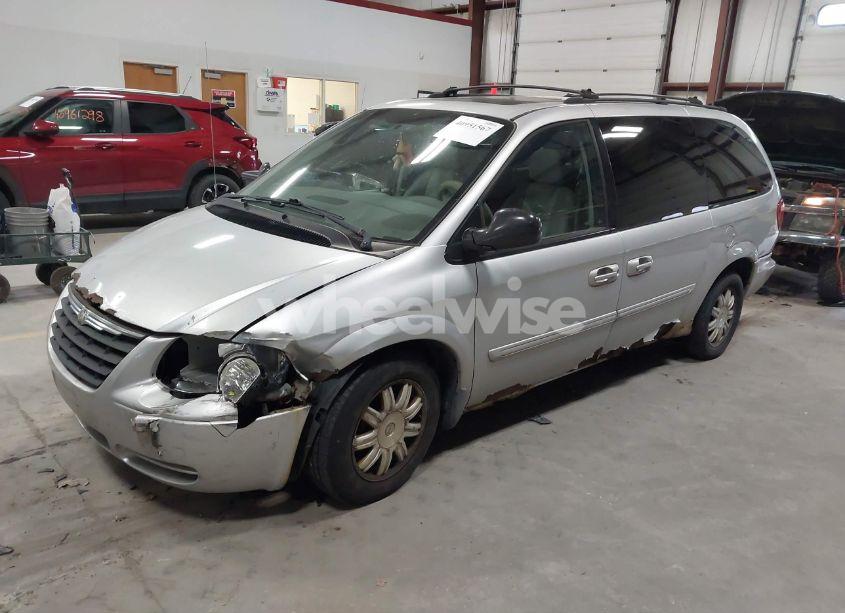 Photo 2 of 2006 Chrysler Town & COUNTRY TOURING (VIN 2A4GP54L46R712449)