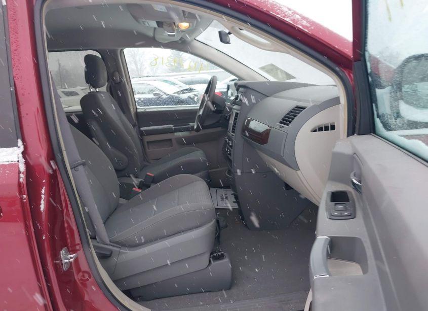 Photo 5 of 2010 Chrysler Town & COUNTRY NEW LX (VIN 2A4RR2D12AR357189)