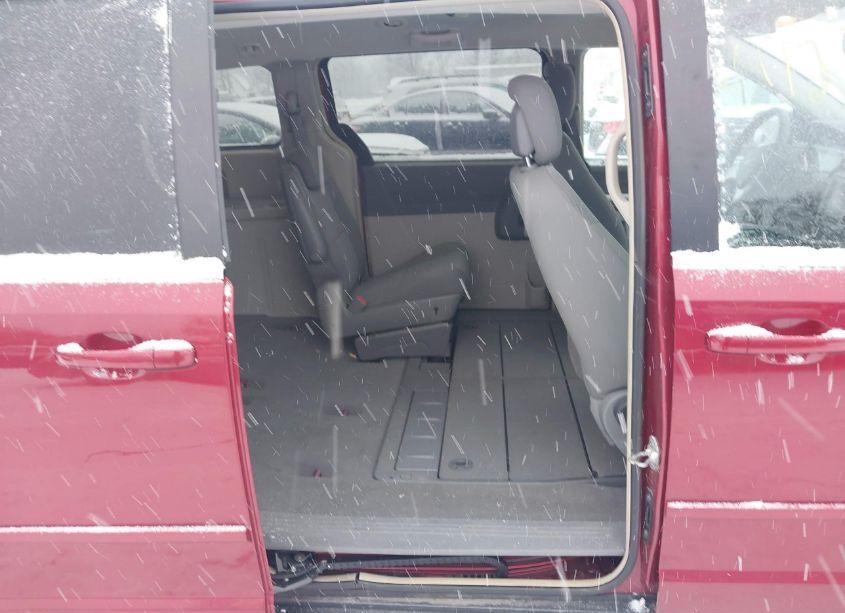 Photo 8 of 2010 Chrysler Town & COUNTRY NEW LX (VIN 2A4RR2D12AR357189)