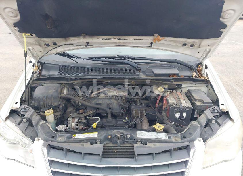 Photo 10 of 2010 Chrysler Town & COUNTRY NEW LX (VIN 2A4RR2D12AR357239)