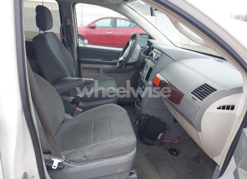 Photo 5 of 2010 Chrysler Town & COUNTRY NEW LX (VIN 2A4RR2D12AR357239)