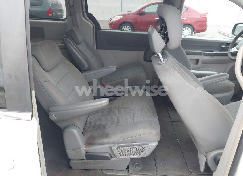 Photo 8 of 2010 Chrysler Town & COUNTRY NEW LX (VIN 2A4RR2D12AR357239)