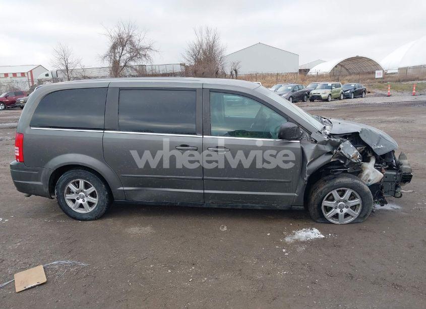 Photo 13 of 2010 Chrysler Town & COUNTRY NEW LX (VIN 2A4RR2D12AR404849)