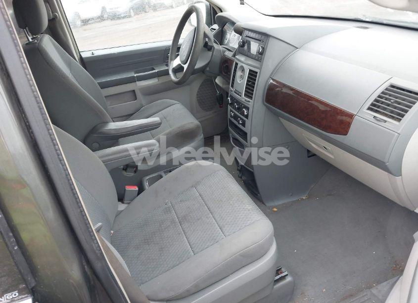 Photo 5 of 2010 Chrysler Town & COUNTRY NEW LX (VIN 2A4RR2D12AR404849)