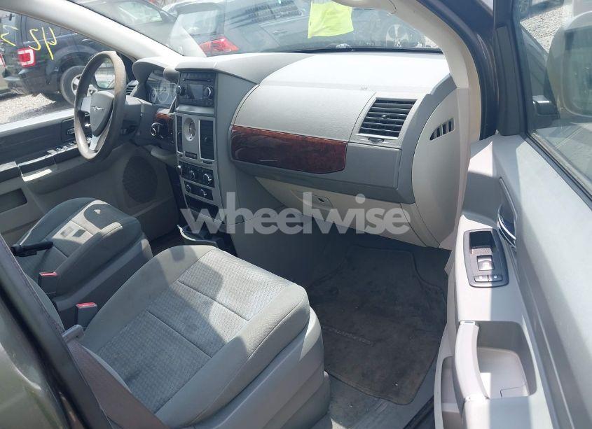 Photo 5 of 2010 Chrysler Town & COUNTRY NEW LX (VIN 2A4RR2D14AR329894)