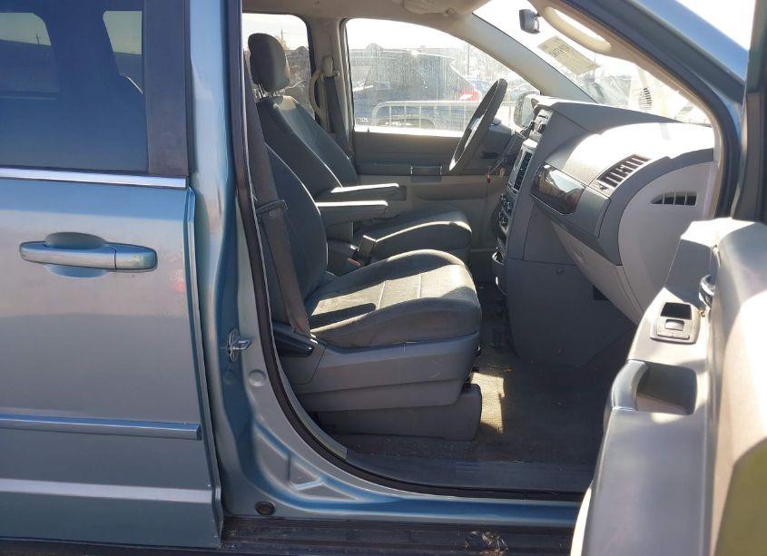 Photo 5 of 2010 Chrysler Town & COUNTRY NEW LX (VIN 2A4RR2D14AR374947)