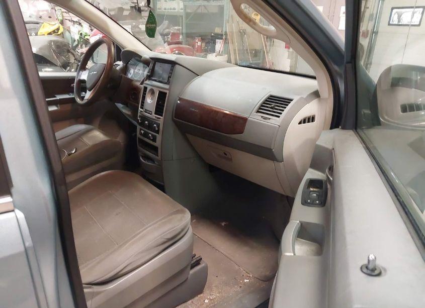 Photo 5 of 2010 Chrysler Town & COUNTRY NEW LX (VIN 2A4RR2D15AR365822)