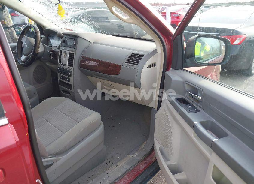 Photo 5 of 2010 Chrysler Town & COUNTRY NEW LX (VIN 2A4RR2D16AR374772)