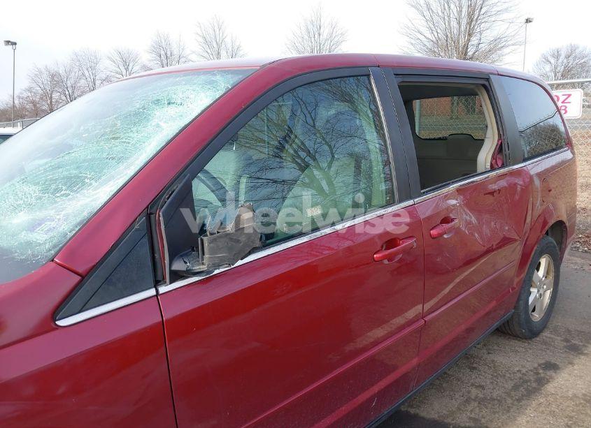 Photo 6 of 2010 Chrysler Town & COUNTRY NEW LX (VIN 2A4RR2D16AR374772)