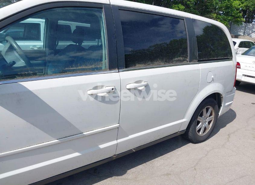 Photo 15 of 2010 Chrysler Town & COUNTRY NEW LX (VIN 2A4RR2D17AR405642)