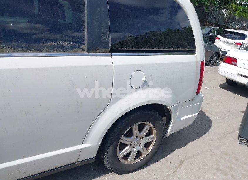 Photo 16 of 2010 Chrysler Town & COUNTRY NEW LX (VIN 2A4RR2D17AR405642)