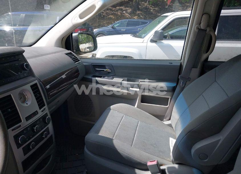 Photo 5 of 2010 Chrysler Town & COUNTRY NEW LX (VIN 2A4RR2D17AR405642)