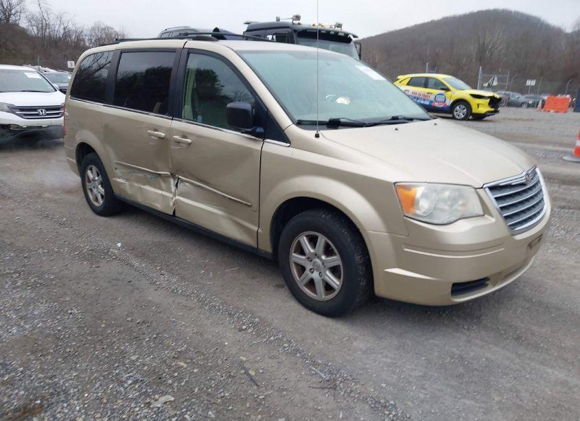 2010 Chrysler Town & COUNTRY NEW LX (VIN 2A4RR2D18AR321877) main photo