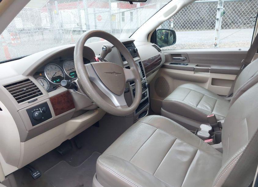 Photo 5 of 2010 Chrysler Town & COUNTRY NEW LX (VIN 2A4RR2D18AR321877)