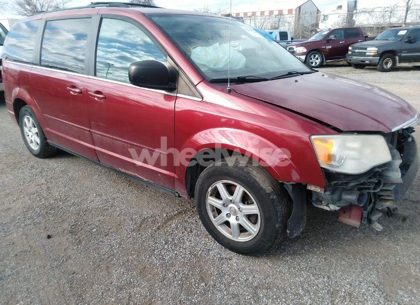 2010 Chrysler Town & COUNTRY NEW LX (VIN 2A4RR2D18AR375258) main photo
