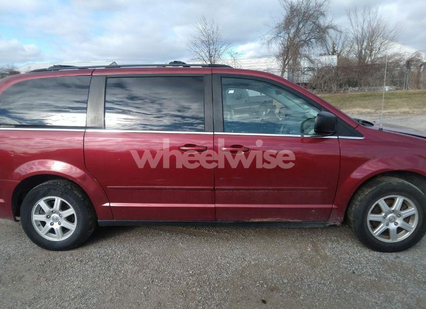 Photo 13 of 2010 Chrysler Town & COUNTRY NEW LX (VIN 2A4RR2D18AR375258)