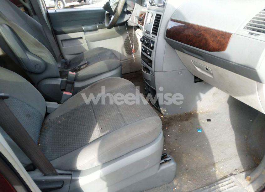 Photo 5 of 2010 Chrysler Town & COUNTRY NEW LX (VIN 2A4RR2D18AR375258)