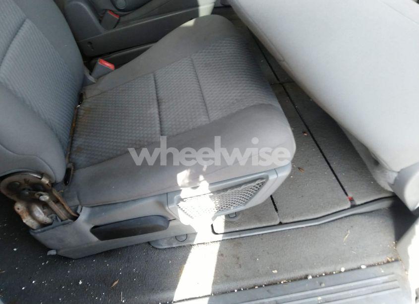 Photo 8 of 2010 Chrysler Town & COUNTRY NEW LX (VIN 2A4RR2D18AR375258)