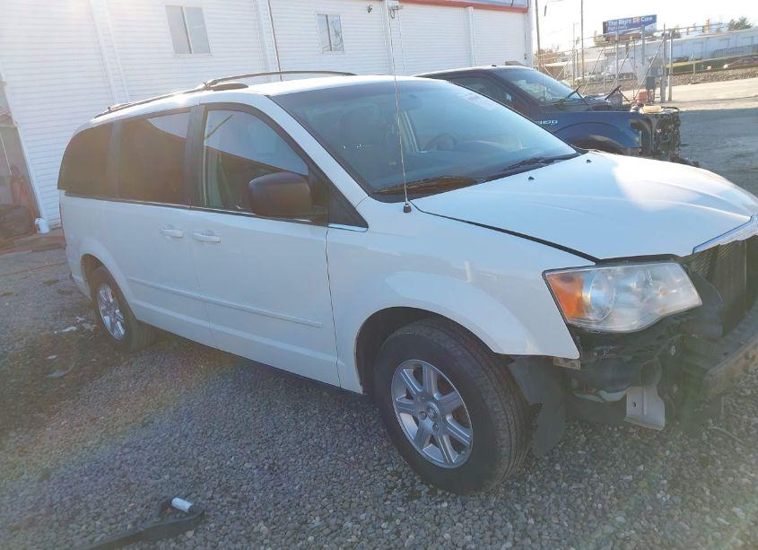 2010 Chrysler Town & COUNTRY NEW LX (VIN 2A4RR2D18AR381528) main photo