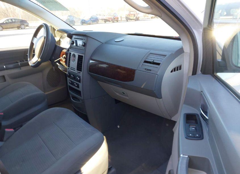 Photo 5 of 2010 Chrysler Town & COUNTRY NEW LX (VIN 2A4RR2D18AR381528)