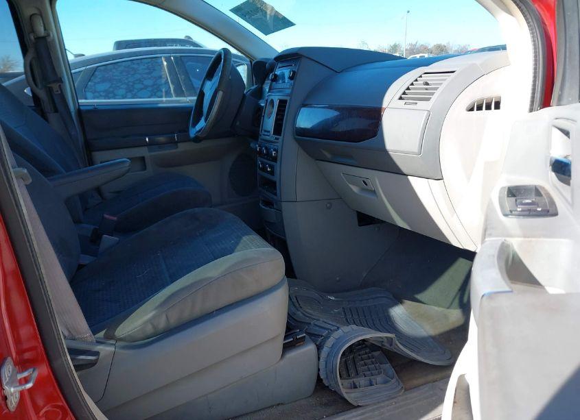 Photo 5 of 2010 Chrysler Town & COUNTRY LX (VIN 2A4RR4DE0AR155563)