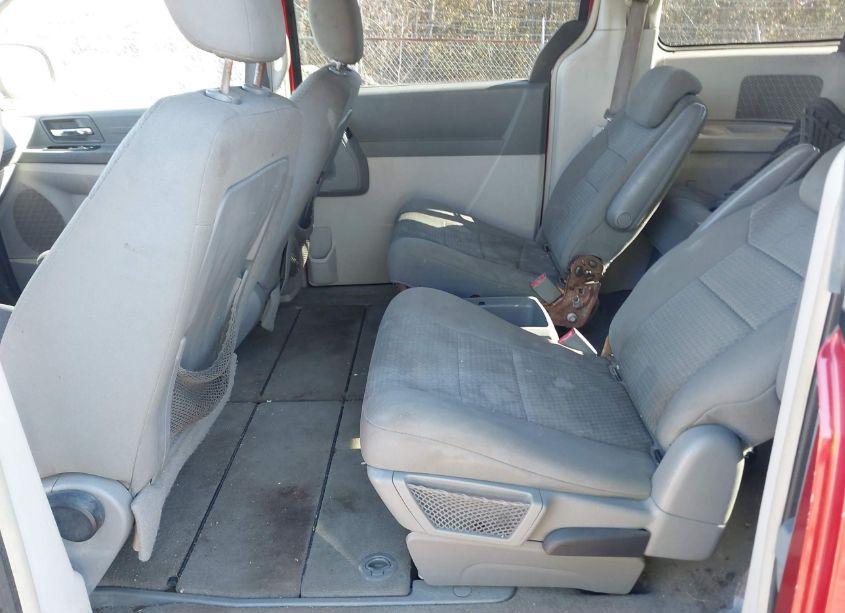 Photo 8 of 2010 Chrysler Town & COUNTRY LX (VIN 2A4RR4DE0AR155563)