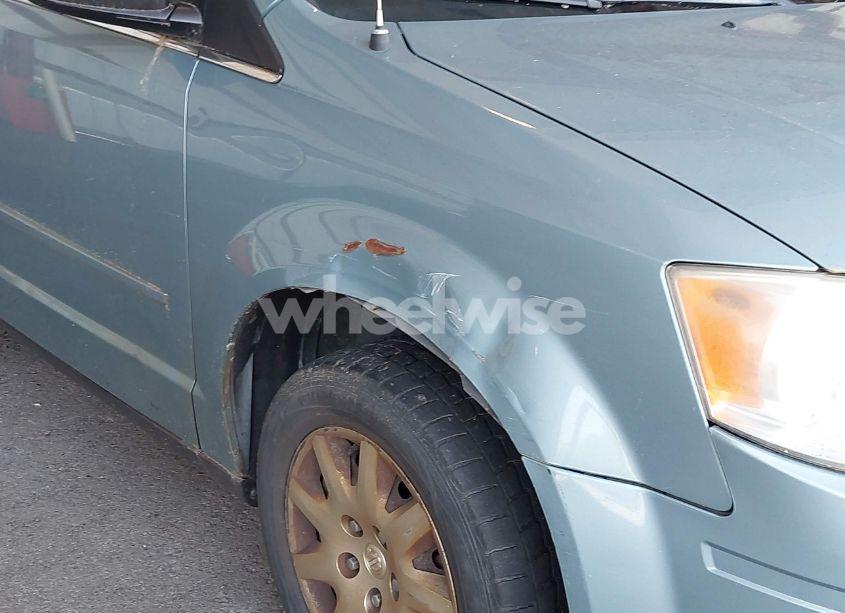 Photo 6 of 2010 Chrysler Town & COUNTRY LX (VIN 2A4RR4DE0AR186389)