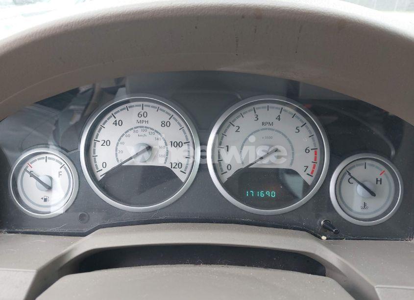 Photo 7 of 2010 Chrysler Town & COUNTRY LX (VIN 2A4RR4DE0AR186389)