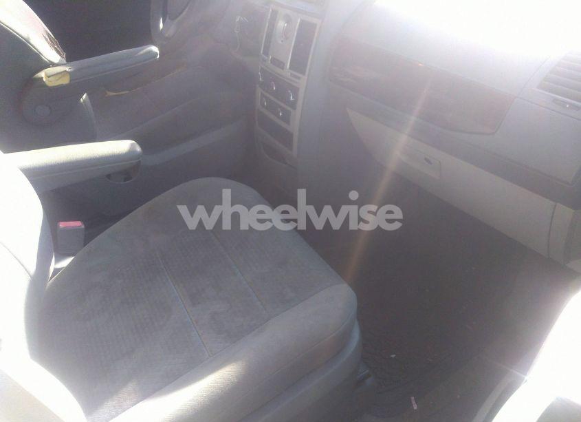 Photo 5 of 2010 Chrysler Town & COUNTRY LX (VIN 2A4RR4DE4AR344250)