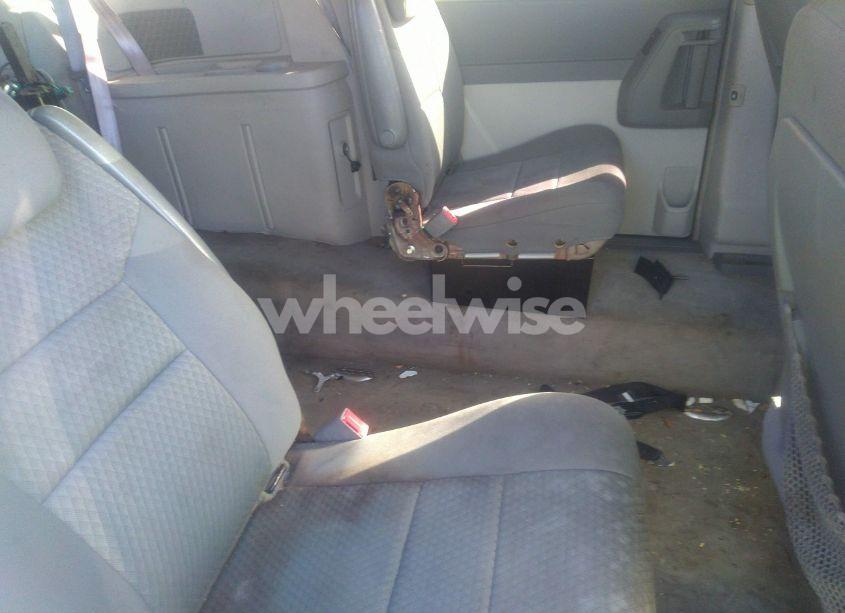 Photo 7 of 2010 Chrysler Town & COUNTRY LX (VIN 2A4RR4DE4AR344250)