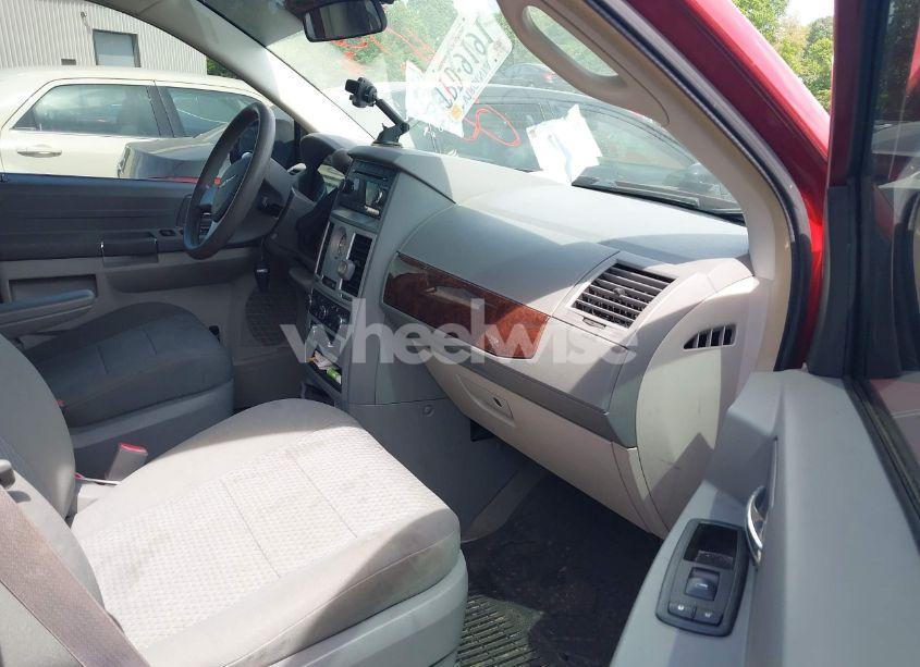 Photo 5 of 2010 Chrysler Town & COUNTRY LX (VIN 2A4RR4DE5AR220231)