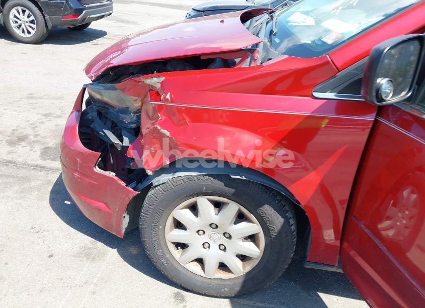 Photo 6 of 2010 Chrysler Town & COUNTRY LX (VIN 2A4RR4DE5AR220231)