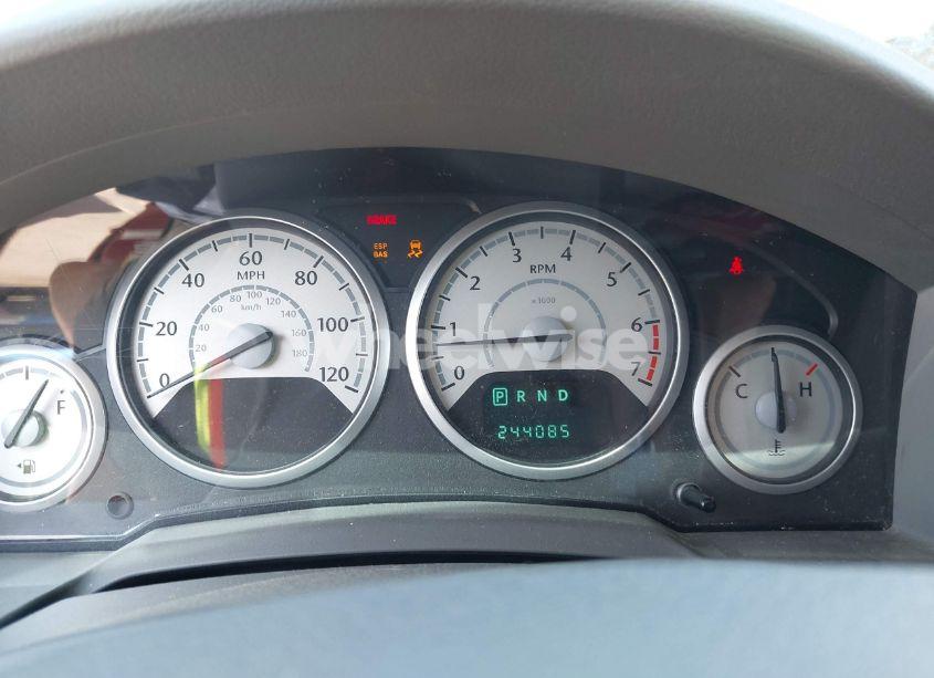 Photo 7 of 2010 Chrysler Town & COUNTRY LX (VIN 2A4RR4DE5AR220231)