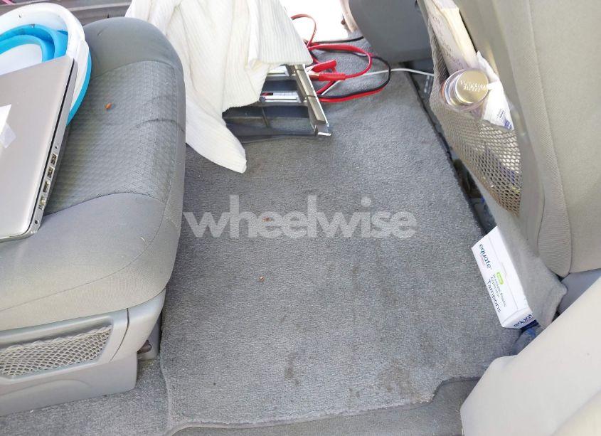 Photo 8 of 2010 Chrysler Town & COUNTRY LX (VIN 2A4RR4DE5AR220231)