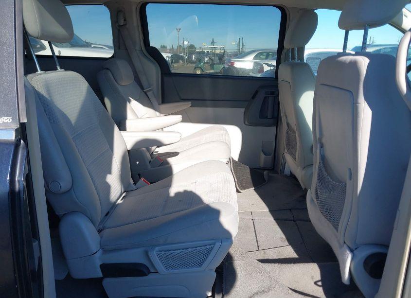 Photo 8 of 2010 Chrysler Town & COUNTRY LX (VIN 2A4RR4DE7AR141093)