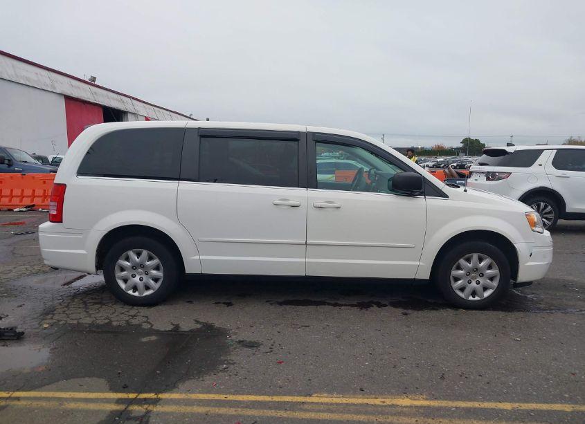 Photo 13 of 2010 Chrysler Town & COUNTRY LX (VIN 2A4RR4DE7AR206377)