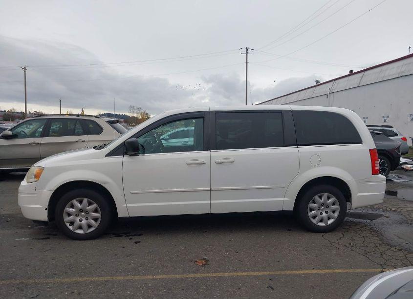 Photo 14 of 2010 Chrysler Town & COUNTRY LX (VIN 2A4RR4DE7AR206377)