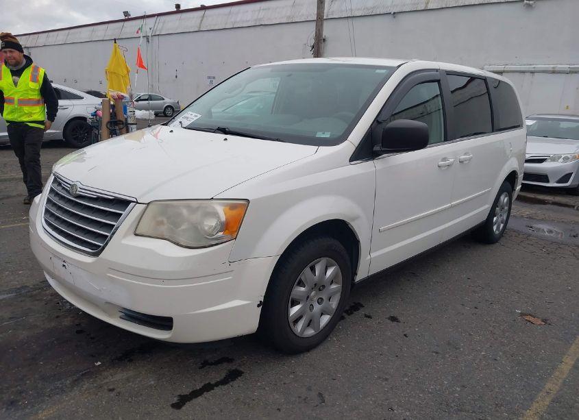 Photo 2 of 2010 Chrysler Town & COUNTRY LX (VIN 2A4RR4DE7AR206377)