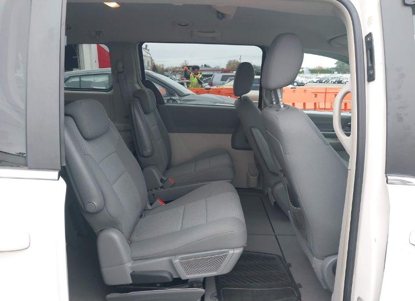 Photo 8 of 2010 Chrysler Town & COUNTRY LX (VIN 2A4RR4DE7AR206377)