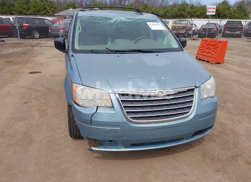Photo 6 of 2010 Chrysler Town & COUNTRY LX (VIN 2A4RR4DE8AR161837)