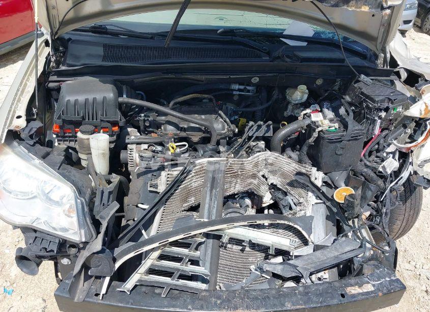 Photo 10 of 2010 Chrysler Town & COUNTRY LX (VIN 2A4RR4DE8AR262635)