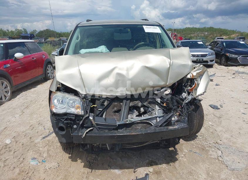 Photo 6 of 2010 Chrysler Town & COUNTRY LX (VIN 2A4RR4DE8AR262635)