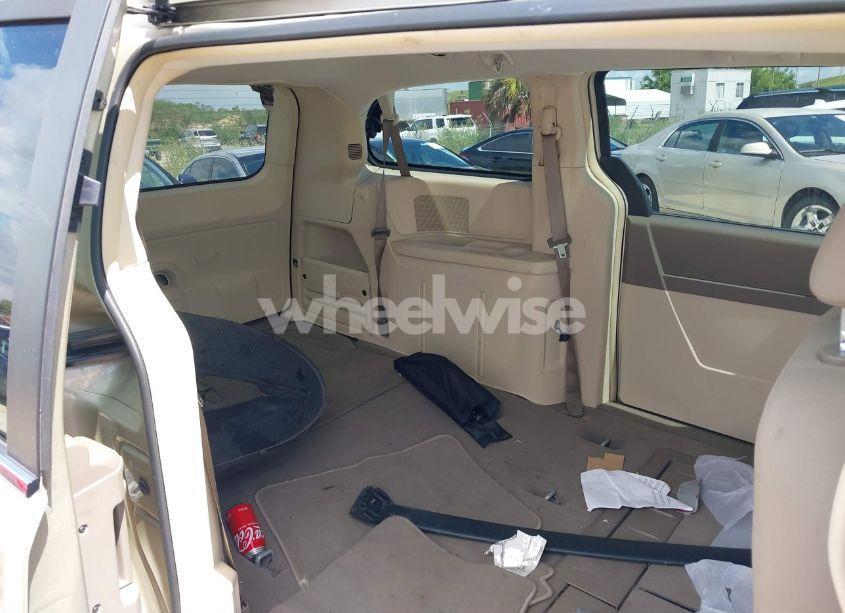 Photo 8 of 2010 Chrysler Town & COUNTRY LX (VIN 2A4RR4DE8AR262635)