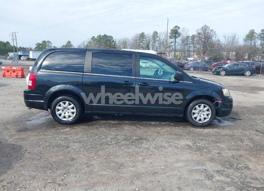 Photo 13 of 2010 Chrysler Town & COUNTRY LX (VIN 2A4RR4DE9AR390995)