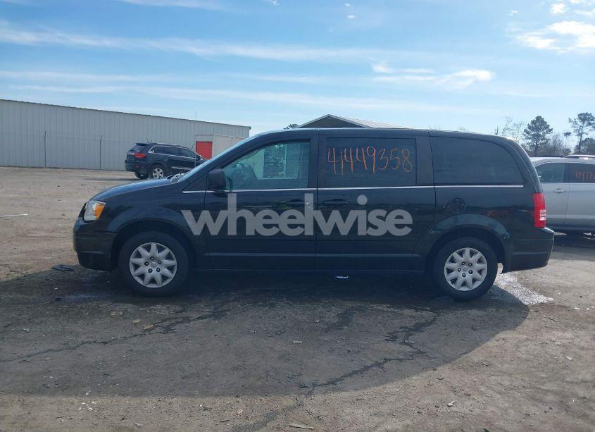 Photo 14 of 2010 Chrysler Town & COUNTRY LX (VIN 2A4RR4DE9AR390995)