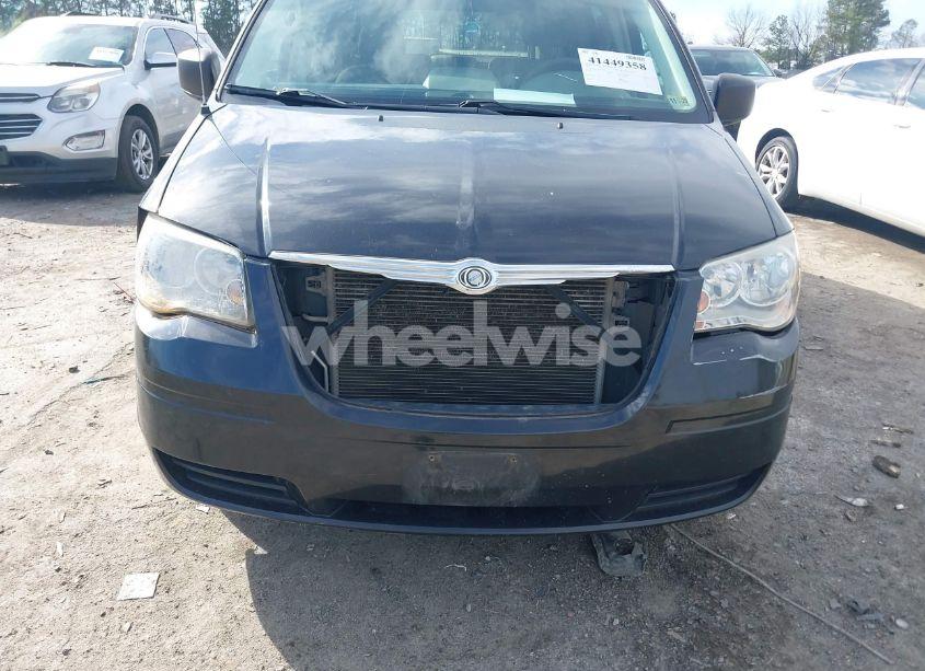 Photo 6 of 2010 Chrysler Town & COUNTRY LX (VIN 2A4RR4DE9AR390995)