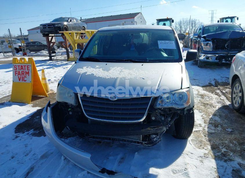 Photo 11 of 2010 Chrysler Town & COUNTRY LX (VIN 2A4RR4DEXAR142383)
